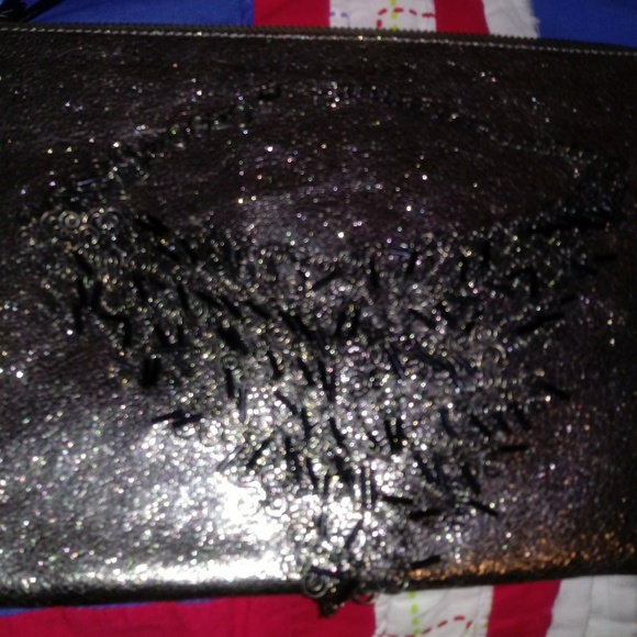 Clutch - Picture 4 of 4